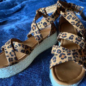 Leopard Print Open-Toed sandals